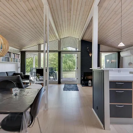 度假居 In With 4 Bedrooms And Wifi