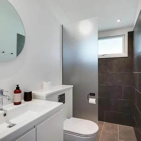 度假居 In With 4 Bedrooms And Wifi 克内贝尔