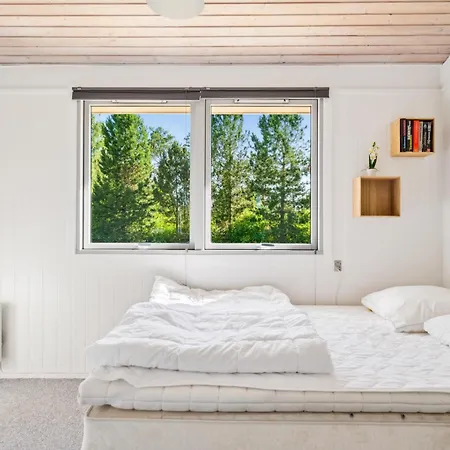 度假居 In With 4 Bedrooms And Wifi *