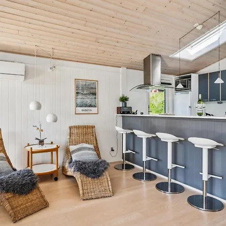 度假居 In With 4 Bedrooms And Wifi