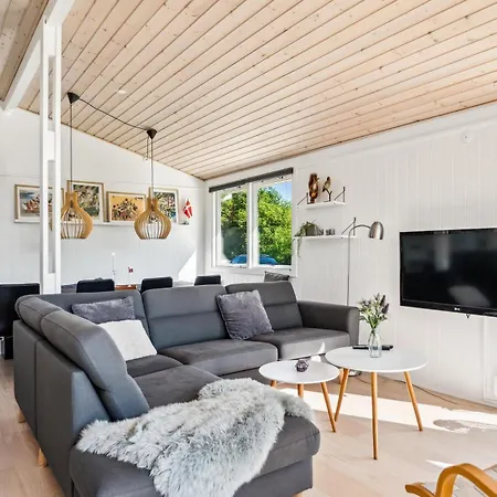 In With 4 Bedrooms And Wifi * Knebel