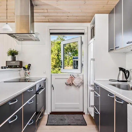 In With 4 Bedrooms And Wifi 度假居