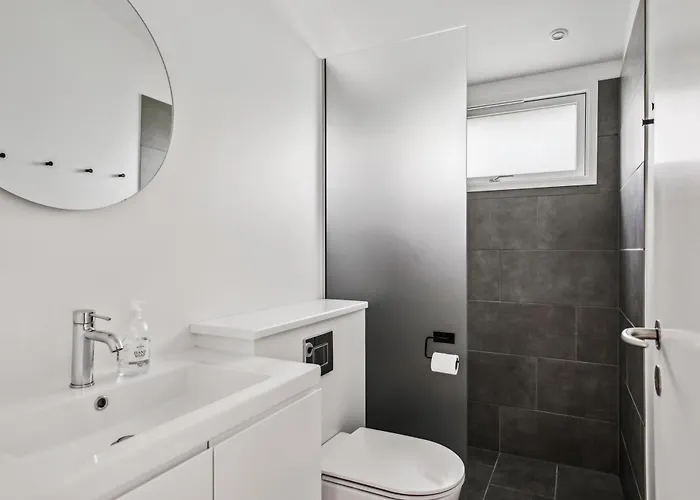 In With 4 Bedrooms And Wifi 度假居 *