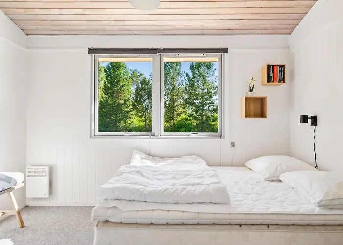 度假居 In With 4 Bedrooms And Wifi *