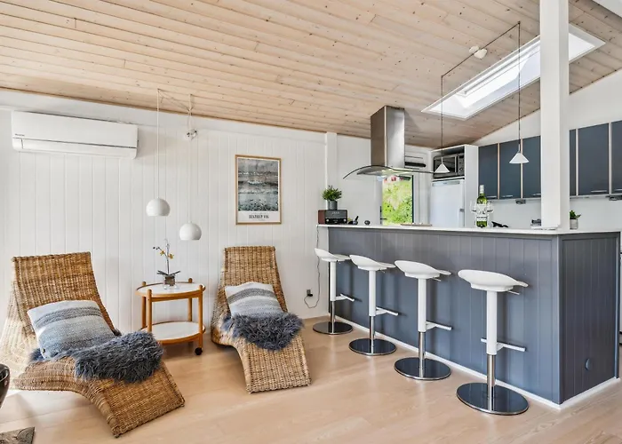 度假居 In With 4 Bedrooms And Wifi