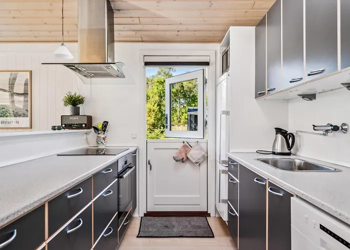 In With 4 Bedrooms And Wifi 度假居
